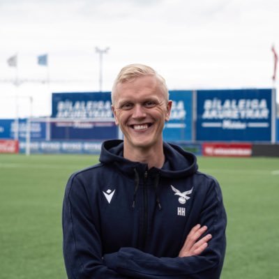 Master í íþróttavísindum og þjálfun🎓Master í heilsufræði og kennslu🎓BSc gráða í íþróttafræði 🎓 UEFA-B þjálfararéttindi⚽️Þjálfari hjá mfl kvenna hjá Val🔴