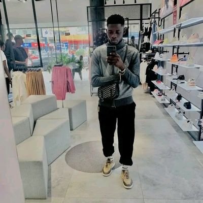 Directeur artistique du labels musicale smile production
♍👽🍌💙