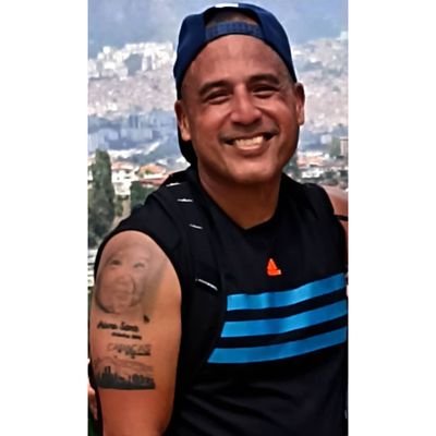 Contador Público.
Trader de mercados financieros.
Sobreviviente de la depresión y aún no se cómo coño.
Más cerca está la mente que el cielo.