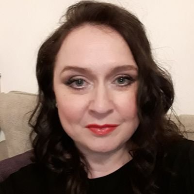 Primary care nurse, mum of humans and cats. Songstress and sitcom enthusiast. Staying compassionate.