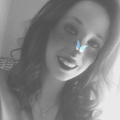 Melany171197's profile picture. "𝑨𝒔𝒊́ 𝒄𝒐𝒎𝒐 𝒄𝒂𝒆𝒔 𝒑𝒐𝒓 𝒕𝒖𝒔 𝒑𝒓𝒐𝒃𝒍𝒆𝒎𝒂𝒔, 𝒍𝒆𝒗𝒂́𝒏𝒕𝒂𝒕𝒆 𝒑𝒐𝒓 𝒕𝒖𝒔 𝒔𝒖𝒆𝒏̃𝒐𝒔".⛈️