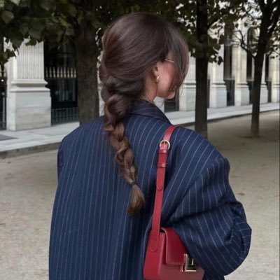 AzraaLife's profile picture. {وَلَسَوْفَ يُعْطِيكَ رَبُّكَ فَتَرْضَى}