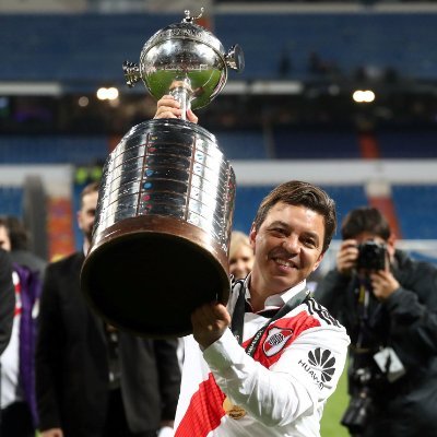 E_29Za's profile picture. ⬜🟥⬜