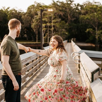 hannehale's profile picture. It’s me, hi 👋🏼 🏳️‍🌈 💖💜💙 she/her