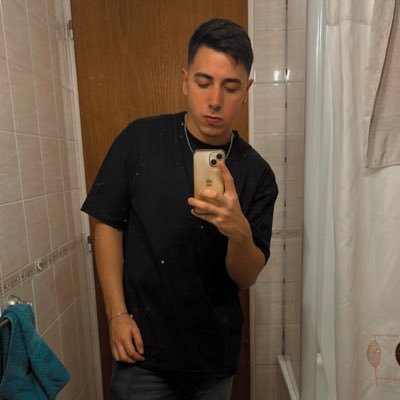 DiegoRobledoo's profile picture. 24
