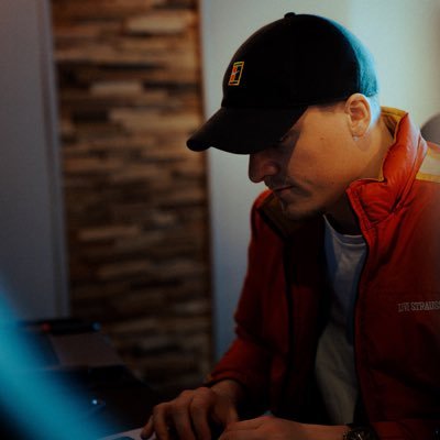 24yo
Beatmaker - Ingé Son🎹
Ex-Semi pro & coach CSGO 🎮