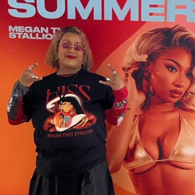 Proud Blaxican.🤎🖤 Mom, Fat, Blerd, Femme, Bi. IG: shantellxxo Snapchat ✨ kaylersz91 🔥 Attended the #hotgirlsummertour MPLS 5/14 🔥