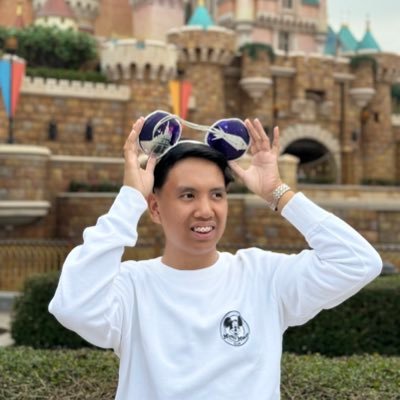 davidlaron_'s profile picture. 22 • he/him • the disney adult™ of your nightmares