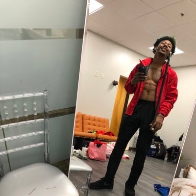 ace_liv's profile picture. Professional Performer🎼