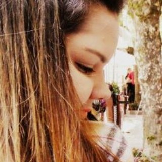 JordanaFonseca's profile picture. Vive a solidão, as gargalhadas. Chora escondida no analista, e gosta de escola de samba. Você é legal, sophisticated lady. E quando ninguém vê, você ri.