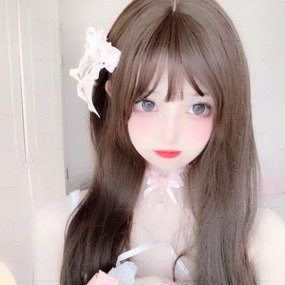 risa685052's profile picture. 