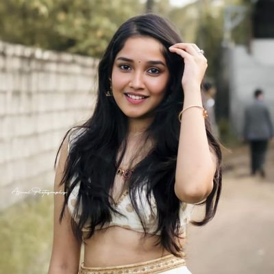 poojrani6's profile picture. 💯💯🌹💕 follow