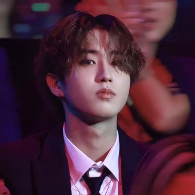 ☆ just chillin' ☆
~°•°~
18+ • STAY • OT8 (Han ult)• minors DNI 🙏