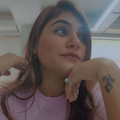 Na zulfien sambhal rahi he na zindagi!
90's baby!