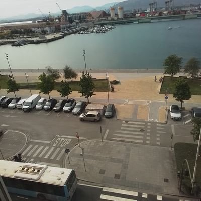 Estudios de geológicas y empresariales.Comercial jubilado por enfermedad.Anticomunista y luchando por un cambio de gobierno imprescindible NO A SANCHEZ