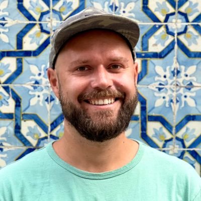 software engineer // dad // ocean lover - Likes software and surfing. Dislikes bugs and sharks.