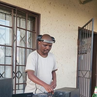 DJ/Music Producer | 🇿🇦 | House Music | amaPiano | @TshpsM | Please Subscribe to our YouTube Channel |TSHPSO_Musiq 🔗👇