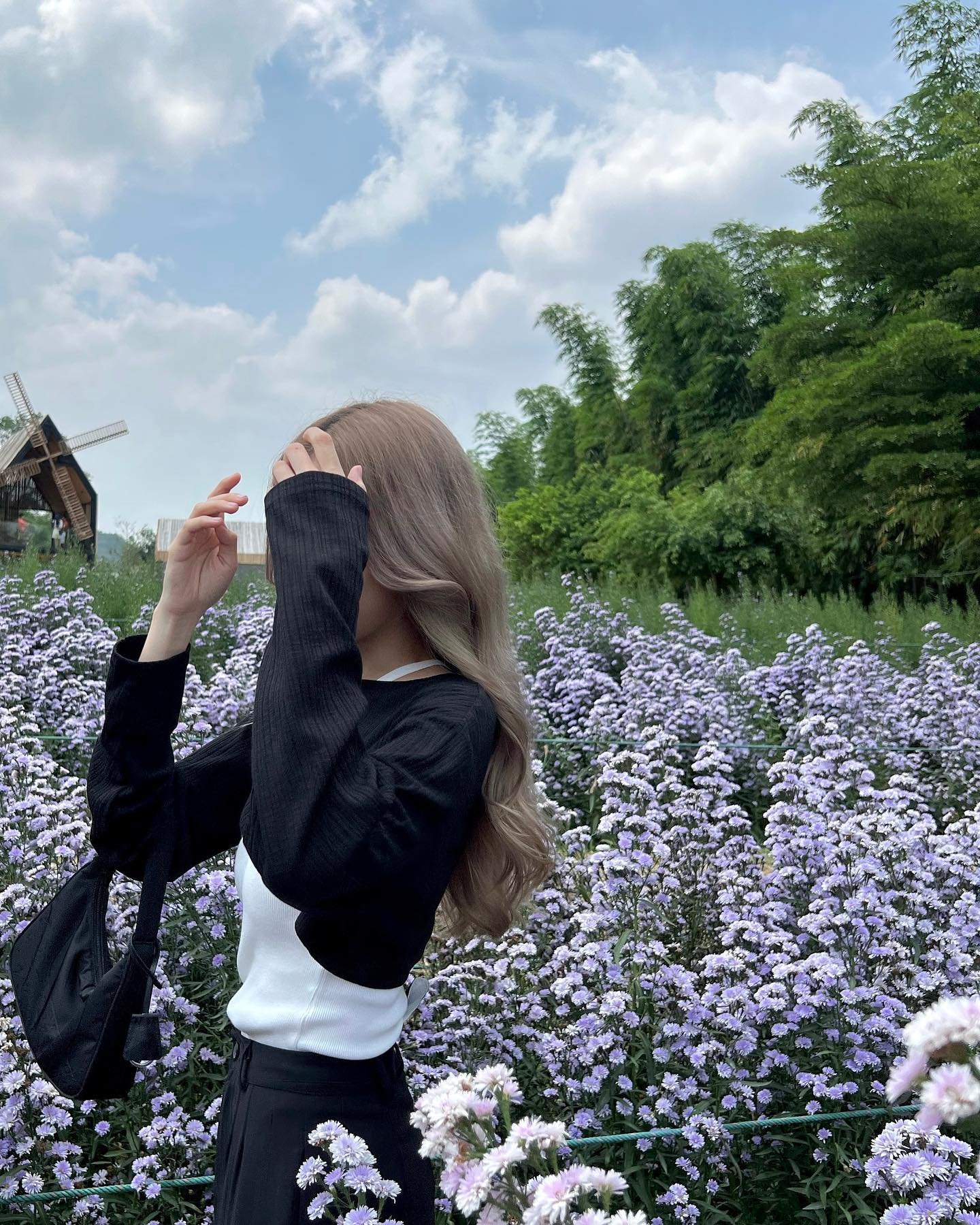 TX7a083nM3AVE6's profile picture. Take me into your future you.