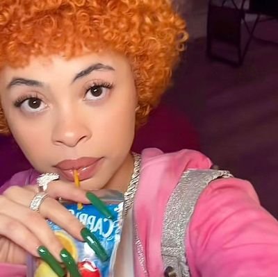 oohchanel's profile picture. “consequências e responsabilidade são um fardo para quem escolhe sentir vergonha” - chanel oberlin