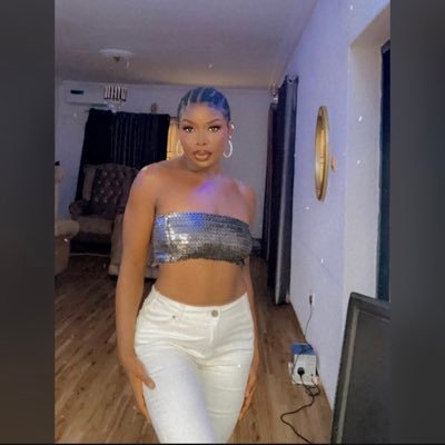 datlovedgirl's profile picture. A professional makeup artist 👩‍🎨 here to have fun & vibe 😄