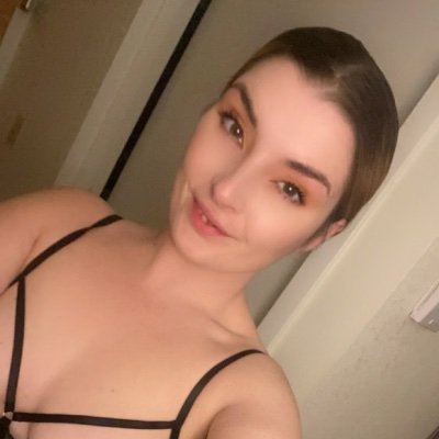 Simple pleasures is my specialty! Love to tease & enjoy life! Scorpio ♏️ Irish Pride 🍀 naughty! Irresistible! See my https://t.co/O0vSIX8C80
