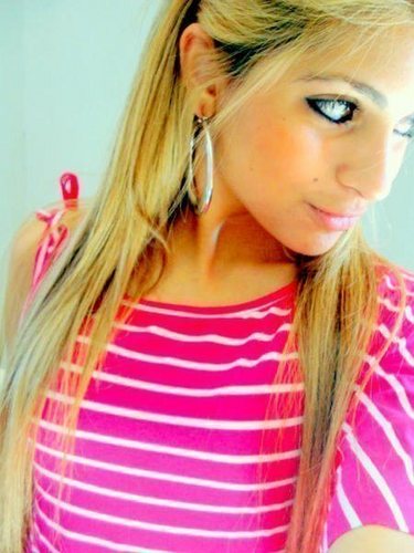 Não sou a garota mais certinha &&' nem a totalmente descontrolada. Não busco ser perfeita , mas sim ser eu mesma.. me segue e me conhece melhor...
