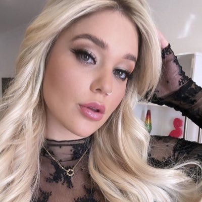 Chat me let have some fun’s together 🥰🥰🥰