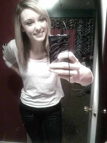 My Name is Anneka Garven & I'M SIN9L3 (: That's All You Neeed to Know3