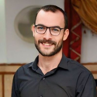 omarYousef26's profile picture. دكتور مابيعالجش حد، بيدرس في جامعة القاهرة ،وعنده إيمان إن الكلمة الواحدة قادرة تغيّر العالم