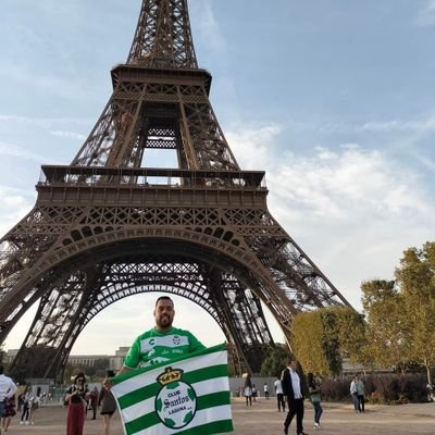 AMO EL FUTBOL Y LE vOY A LOS MEJORES EQUIPOS DEL MUNDO CLUB SANTOS LAGUNA Y F.C. BARCELONA....Y JARED BORGETTI ES MI IDOLO...