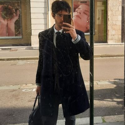 Collaborateur parlementaire.
Passé par la fac de droit d'Orléans et l'IEJ de Paris I Sorbonne.