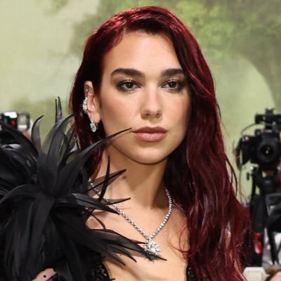 SparklingItGirl's profile picture. Fan account. Pop culture enthusiast & current events follower. Loves fashion, films, books, music, tv, & more. Aspiring writer & actress. Peace & love. 🇵🇸♥️