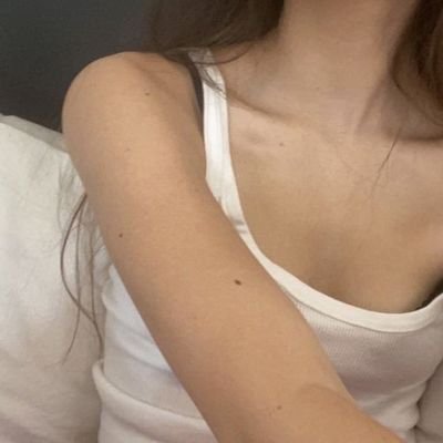 8teen • she/he • gymtwt • edtwt cw: 56kg gw: 53kg ugw: 47kg ~ semi recovery