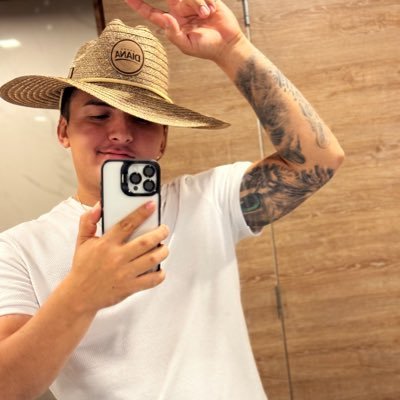 me encanta en Tatto, Gamer, todo lo que tiene que ver con juegos me gusta, me gusta vestir bien, y estar en físico 😎