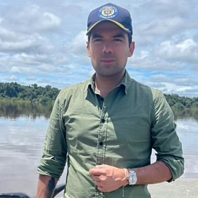 Pereirano!! Siempre periodista. Presentador de noticias. Ahora en Presidencia de la República. Ex Cablenoticias, Canal Capital, Telecafé, RCN Radio