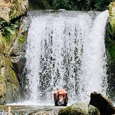 Antropóloga. Comunicadora Social. Deportista. Bailarina.