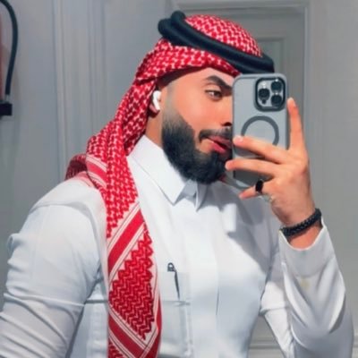 ما تشدني حاجات بيدين الجميع انا ميولي لـ أشياء ما ترضخ لأحد ~