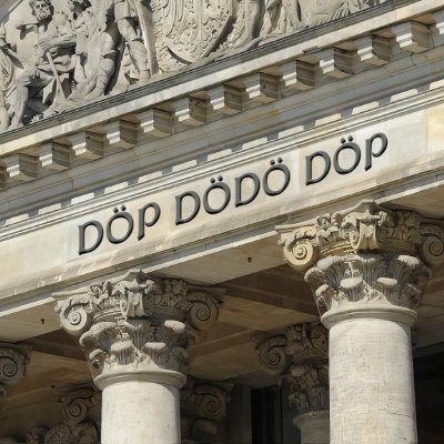 Vorsitzender des Vereins für deutliche Aussprache, schon länger hier lebend. Bürgergeldfinanzierer. Döp döp dödödöp. Meine Nacktfotos im Profil.