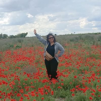 Lic en Enfermería.  
Empatía, dedicación, amor, respeto y paciencia por el cuidado y la atención del prójimo.