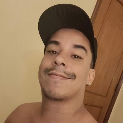 tenho 3 gatos e gosto de tecnologia entre outras coisas :)