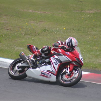 全日本にTZ250で参戦していた88's、国際を目指してフル参戦するもジュニアで終了。29年の時を経てリターン!! #26 N-PLAN CLUB所属 ★CBR250RR(MC51) ★WAVE Alpha110 RSX ★チーム監督ウニ坊🐈🐾 RQこめ嬢🐈🐾