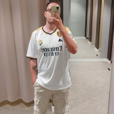 El éxito es como un pedo, todos se molestan si no es suyo.
RMCF⚽💜. F1🏎