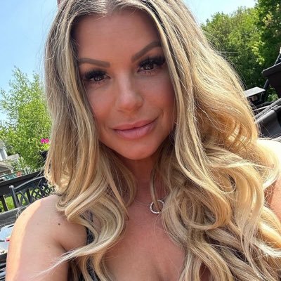 emmilyana9's profile picture. 