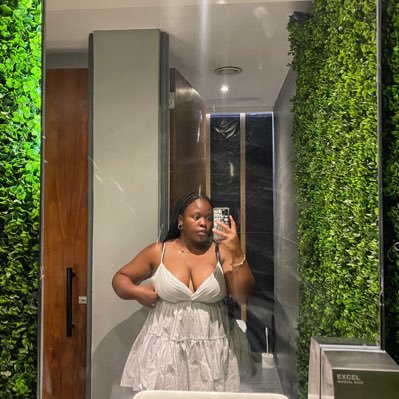 confettipoppin's profile picture. sometimes I tweet. most of the time I laugh & retweet. 😂 | 🇸🇿