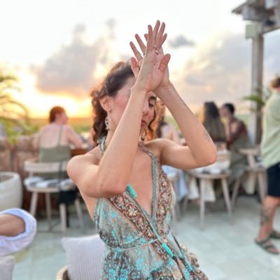 cynthiaffr's profile picture. Asimétrica