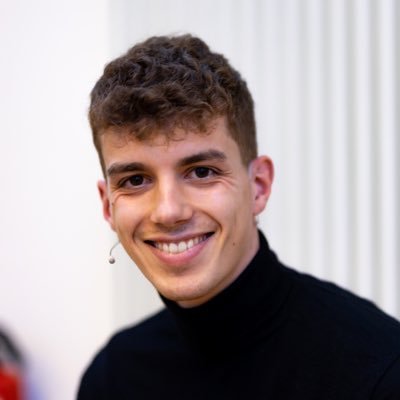 niktnormal's profile picture. Journalist | BR // Runner | 🏔
