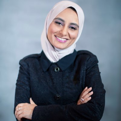 A Poet. PHD in Comparative literature from @SOAS / Assistant professor at @cbe_kw/ Owner of @falakseven