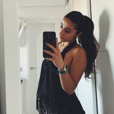 jimenaaterc's profile picture. muy típico de cáncer