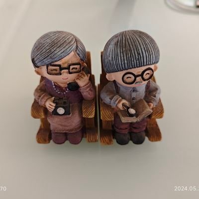 fransces15624's profile picture. 