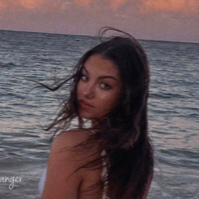 singer/songwriter || don’t scroll || my debut EP “maybe you were never mine” out EVERYWHERE now!!